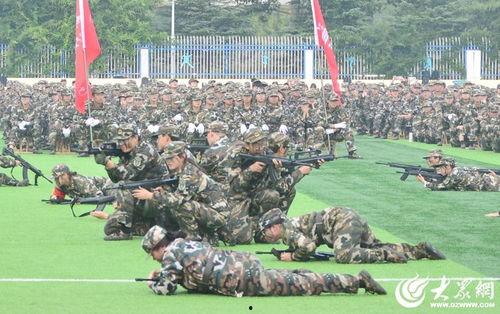 今日吃瓜潍坊学院军训,青春汗水映照成长足迹