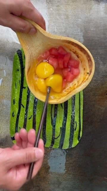 徐小饼吃瓜视频