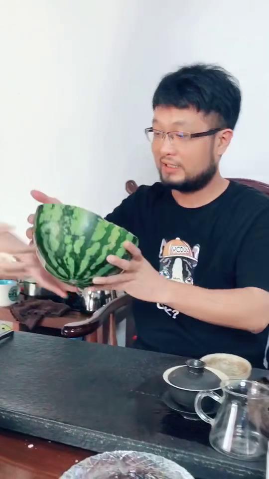 吃瓜紧张bgm,紧张吃瓜时刻，揭秘幕后真相