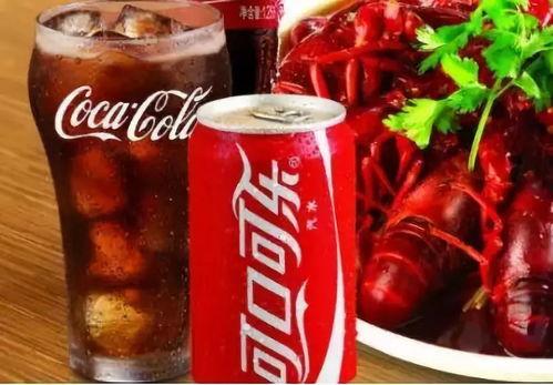 吃小瓜喝可乐,吃小瓜喝可乐，畅享清凉时光